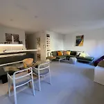 Oliva, Stylish Apartment With Garage
